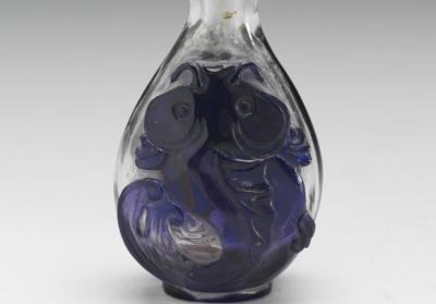 图片[2]-Purple-on-transparent glass overlay snuff bottle with a “Fish of Plenty” design, 19th century, Qing dynasty-China Archive